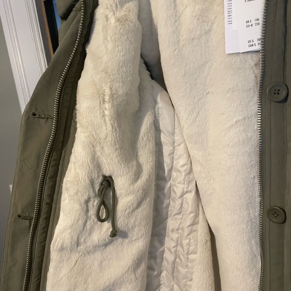 Woman’s winter jacket with faux fur hood - Picture 4 of 5